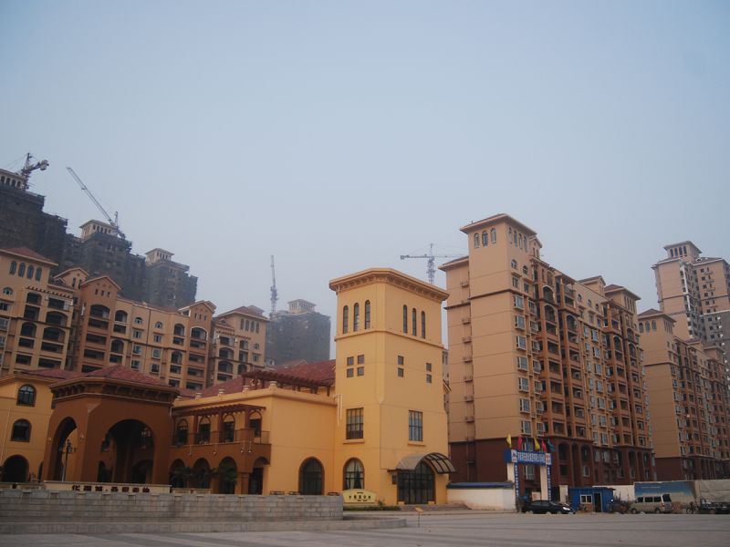 華強(qiáng)城一期二標(biāo)段工程（2010年省文明工地、省“結(jié)構(gòu)中州杯”工程）